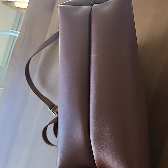 Portland leather crossbody tote - Picture 8 of 13